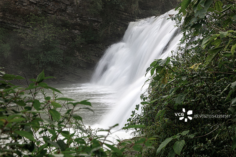 贵州瓮安县穿洞河瀑布图片素材