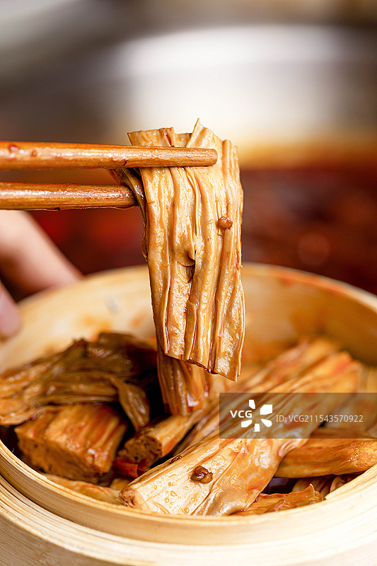 卤味火锅卤肥肠卤猪蹄卤鸡爪腐竹藕片鹌鹑蛋辣卤图片素材