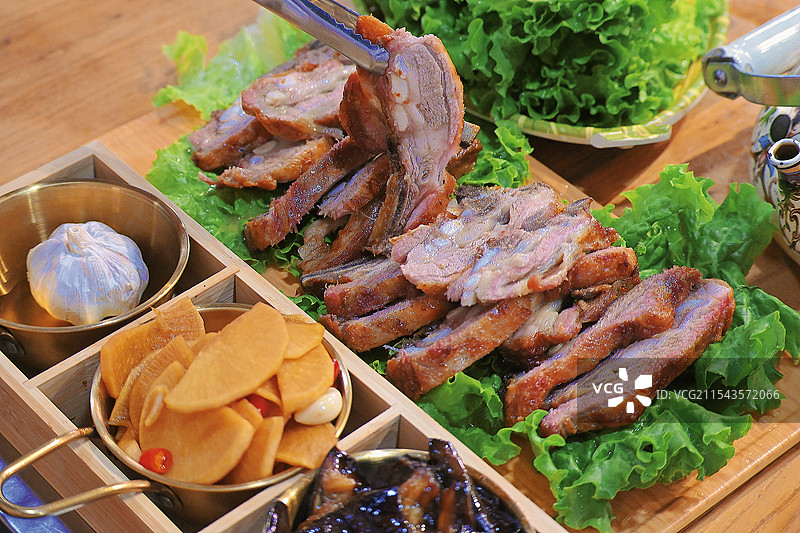 烤羊排烤全羊的特写图片素材