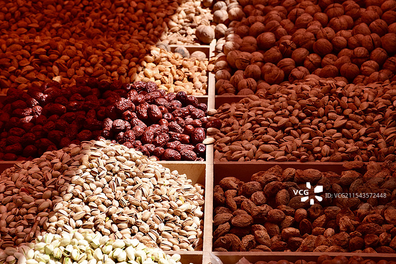 喀什大巴扎市场售卖的干果图片素材
