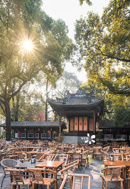 中国四川成都铁像寺水街露天老茶馆图片素材