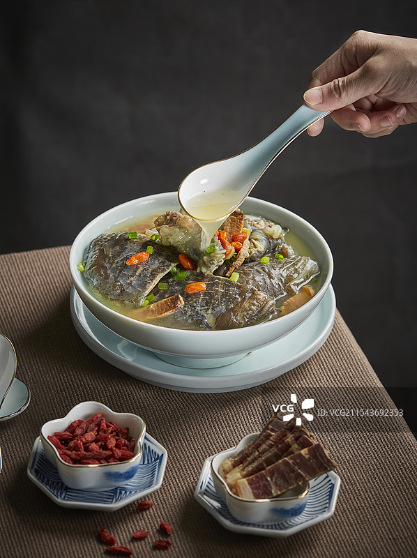 滋补养生药膳 清炖甲鱼汤图片素材