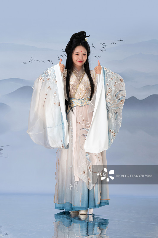 活泼的古风美女图片素材