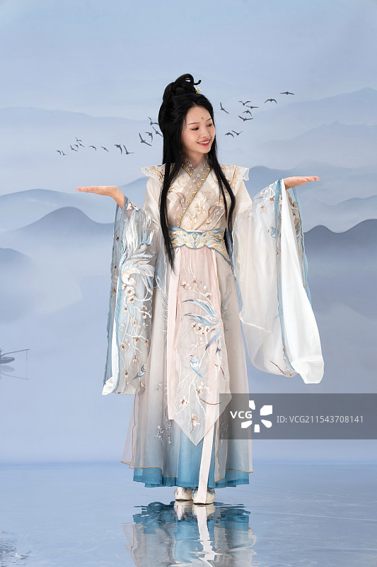 活泼的古风美女图片素材