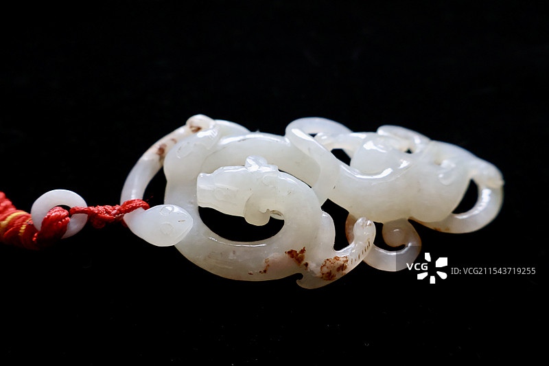 龙蛇形玉佩把件图片素材