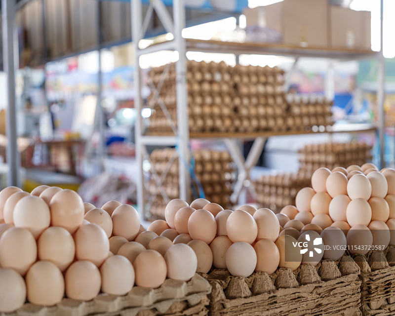 塔什干巴扎里售卖的鸡蛋图片素材
