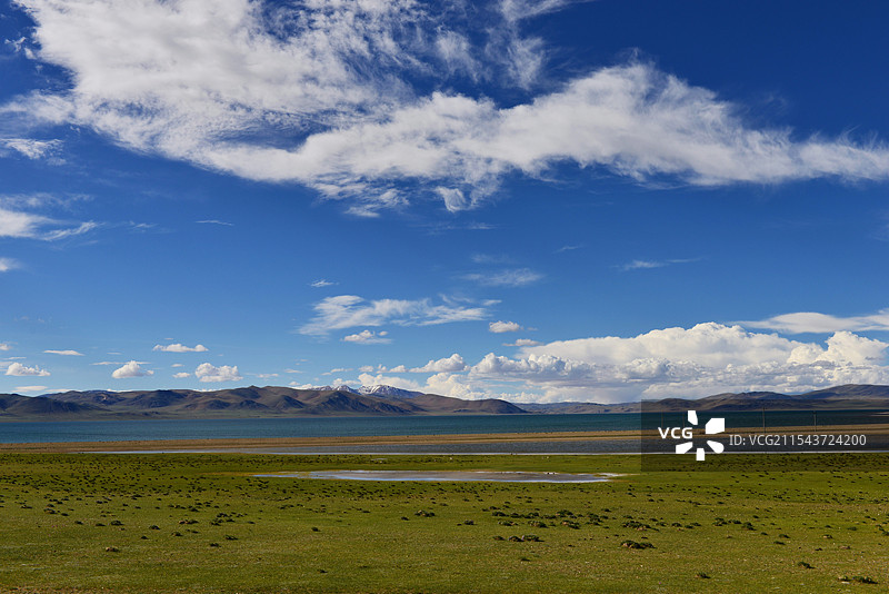 那曲｜317国道边不知名的湖泊图片素材