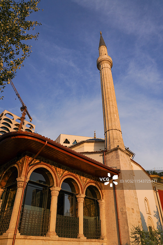 巴尔干地区 阿尔巴尼亚 地拉那 斯坎德培广场  Et'hem Bey清真寺图片素材