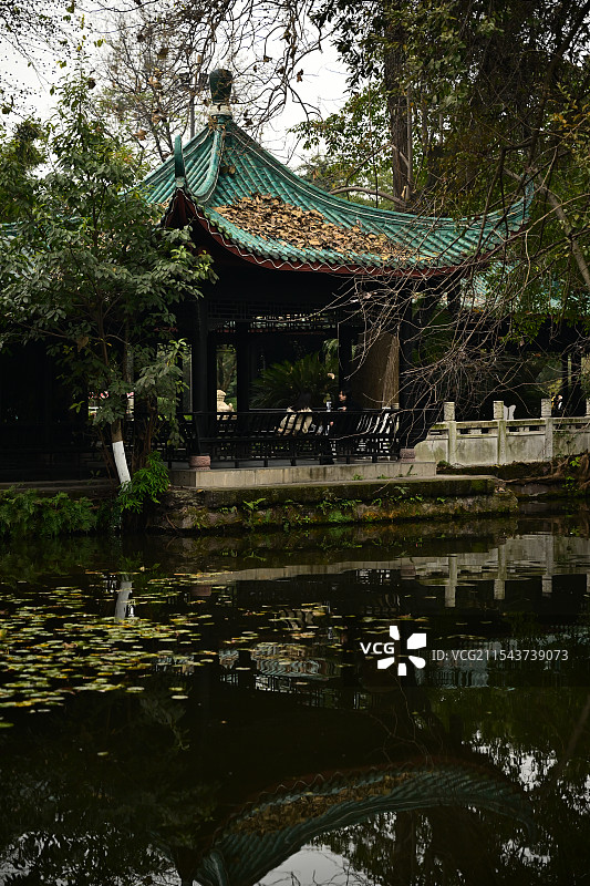 新都桂湖森林广场，冬季的天香园，青瓦红檐水榭，中式建筑图片素材