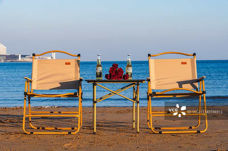 沙滩上的躺椅图片素材
