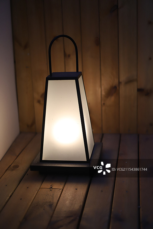 黄昏落地氛围灯图片素材