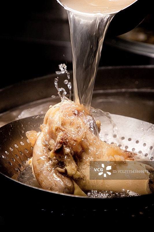 跷脚牛肉翘脚牛肉川菜乐山美食牛肉高汤牛肉牛骨牛舌牛黄喉毛肚牛肠牛杂图片素材