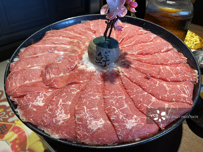 一盘美味的涮肉片图片素材
