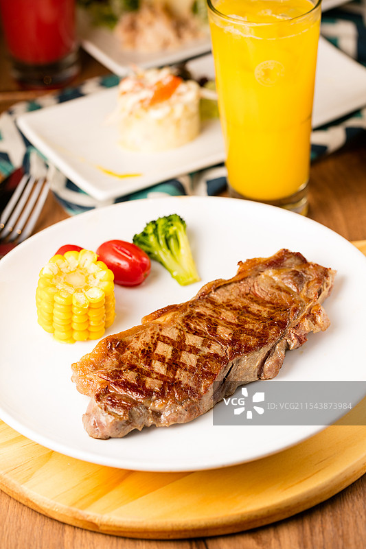 牛肉牛排鲜牛肉西餐西冷牛排澳洲牛肉西冷眼肉菲力牛排安格斯眼肉牛排牛小排图片素材
