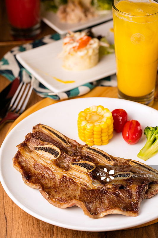 牛肉牛排鲜牛肉西餐西冷牛排澳洲牛肉西冷眼肉菲力牛排安格斯眼肉牛排牛小排图片素材