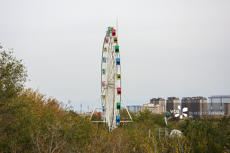 秋日的乌鲁木齐红山公园：摩天轮图片素材
