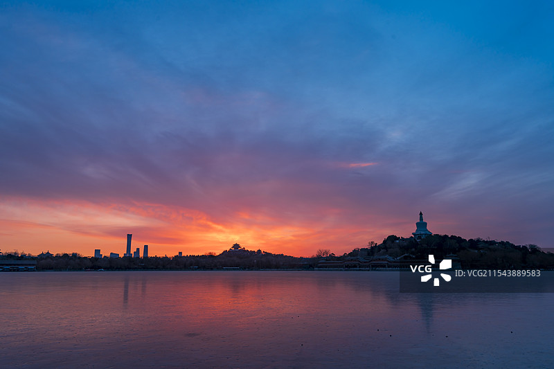 北海公园的日出朝霞图片素材