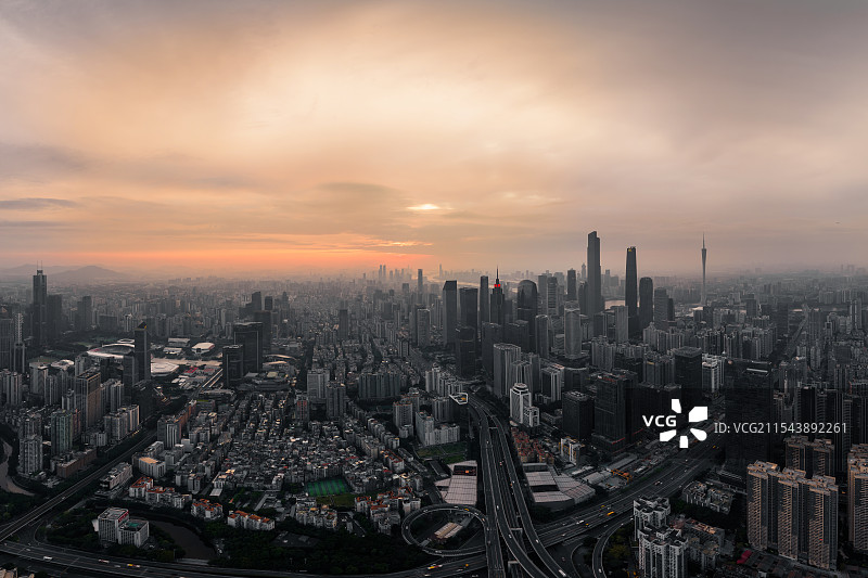 航拍日出时份的广州天河与珠江新城全景图图片素材