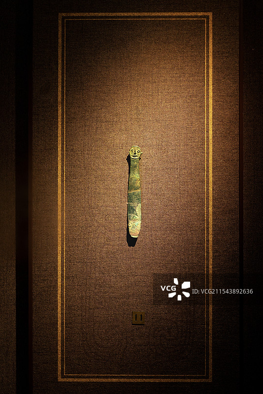 兰州甘肃省博物馆馆藏文物 人面柄首铜匕图片素材