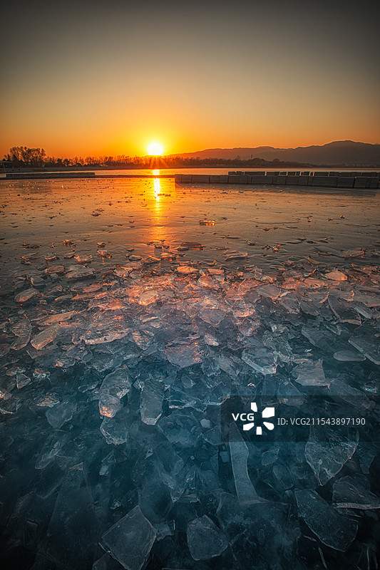 晋阳湖冬日碎冰图片素材