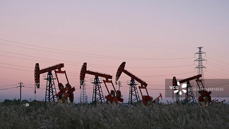 大庆的抽油机图片素材