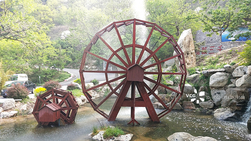 湖畔水车山林间的古朴风情 沂山图片素材