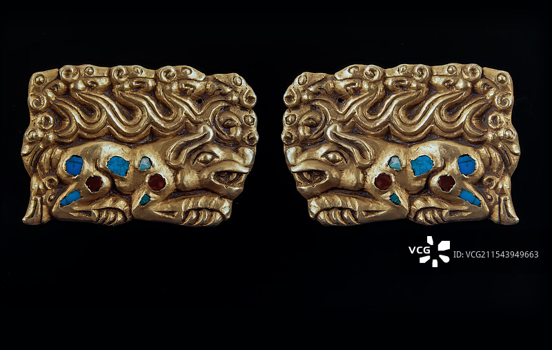 美术工艺，战国时期，嵌宝石虎鸟纹金带饰图片素材