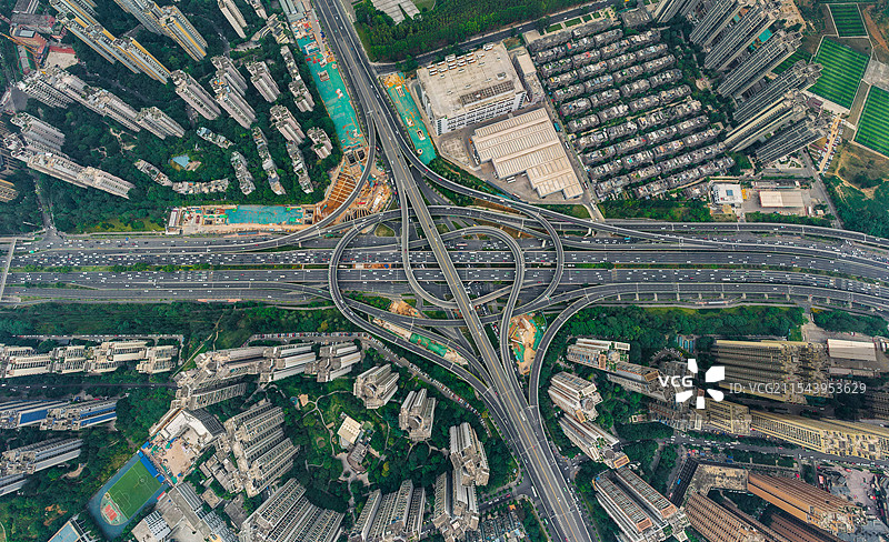 俯瞰成都三环路立交桥的车流图片素材