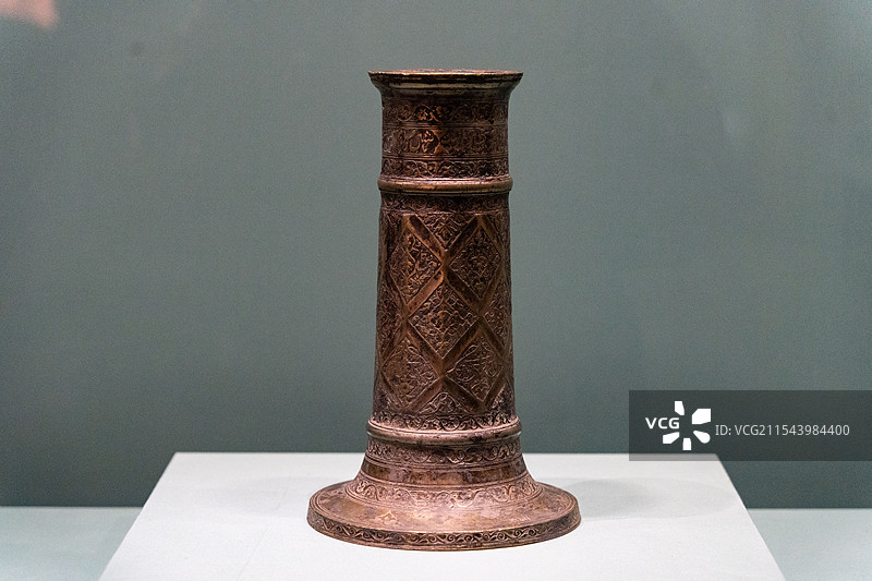 伊朗黄铜烛台伊朗国家博物馆图片素材