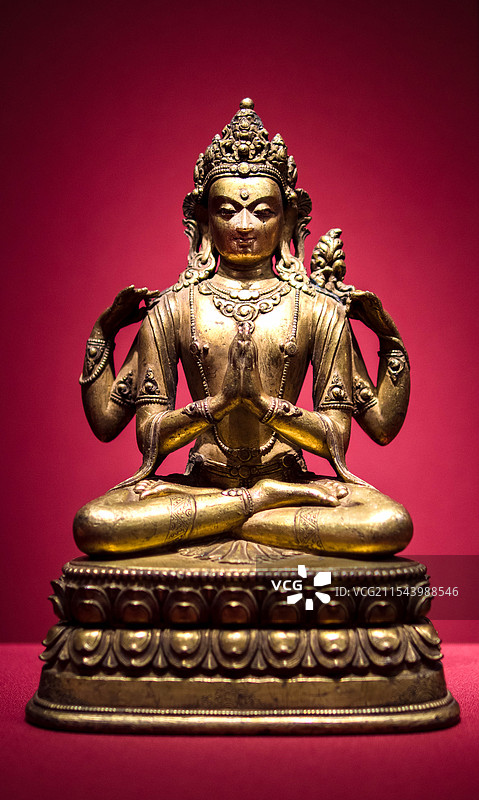 鎏金铜四臂观音菩萨像图片素材