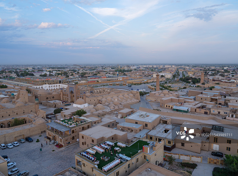 俯视傍晚夕阳下的希瓦古城图片素材