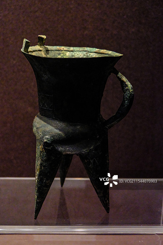 中国河南郑州博物馆馆藏文物，郑州夏启之都遗址出土文物，中原文明，郑州出土文物，夏代陶器一组图片素材