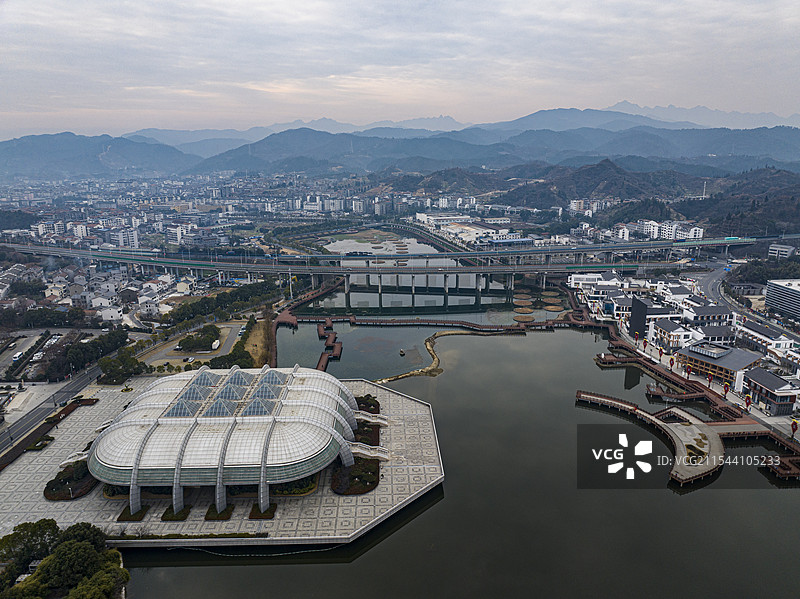 航拍湖北省十堰市丹江口市武当山太极湖风光图片素材