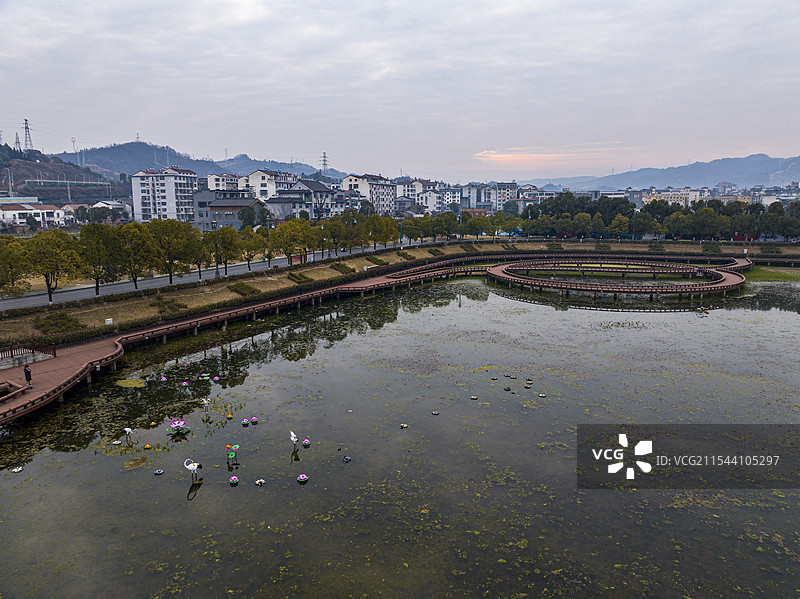 航拍湖北省十堰市丹江口市武当山太极湖风光图片素材