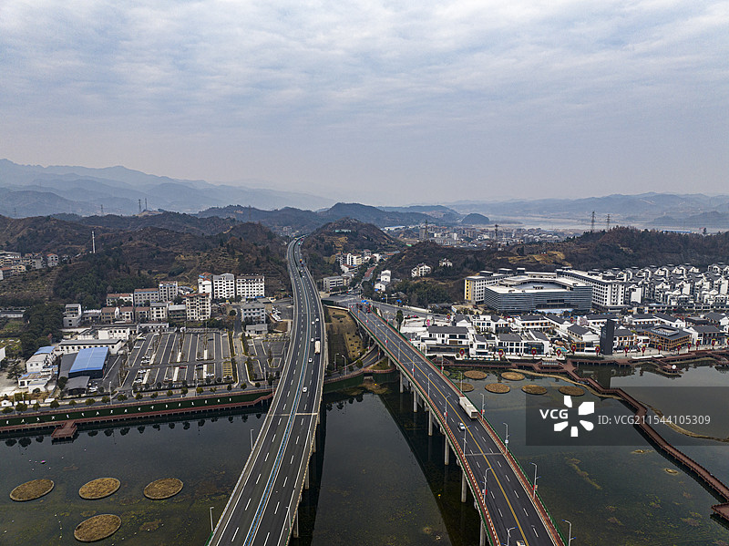 航拍湖北省十堰市丹江口市武当山太极湖风光图片素材