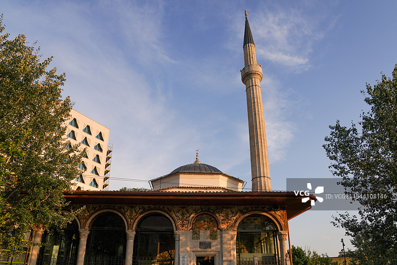 巴尔干地区 阿尔巴尼亚 地拉那 斯坎德培广场  Et'hem Bey清真寺图片素材