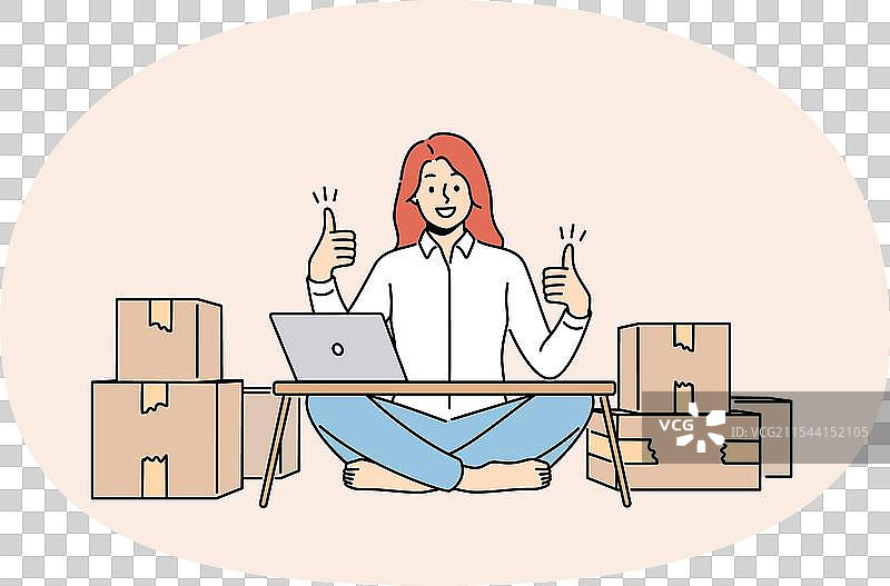 微笑的女性感到成功于在线销售图片素材