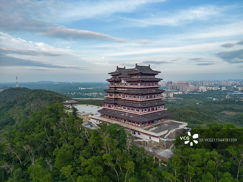 航拍九层高的儋阳楼，中国海南省儋州市那大城区马鞍岭图片素材
