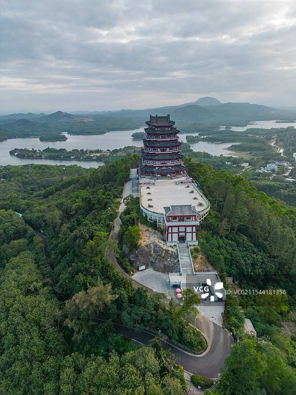航拍九层高的儋阳楼，中国海南省儋州市那大城区马鞍岭图片素材