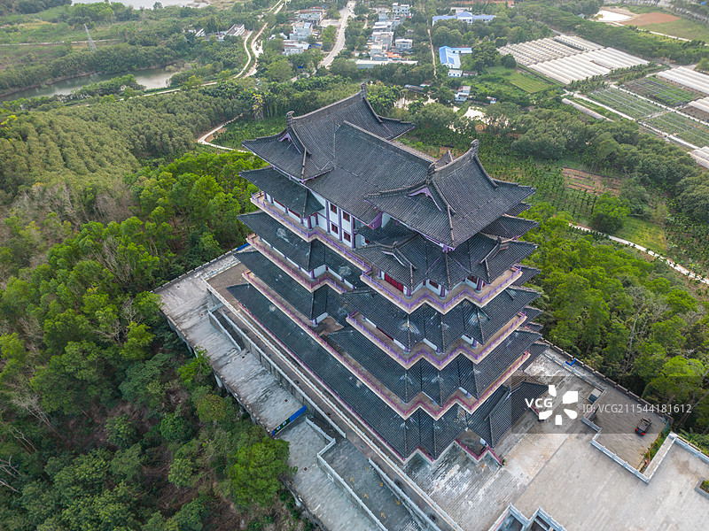 航拍九层高的儋阳楼，中国海南省儋州市那大城区马鞍岭图片素材