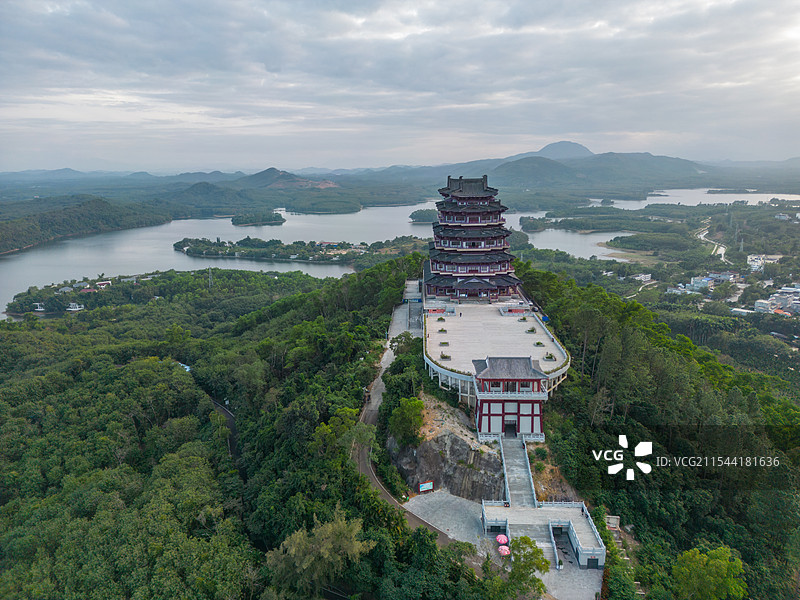 航拍九层高的儋阳楼，中国海南省儋州市那大城区马鞍岭图片素材