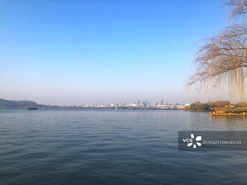 冬日的浙江杭州西湖雷峰塔长桥公园景色图片素材