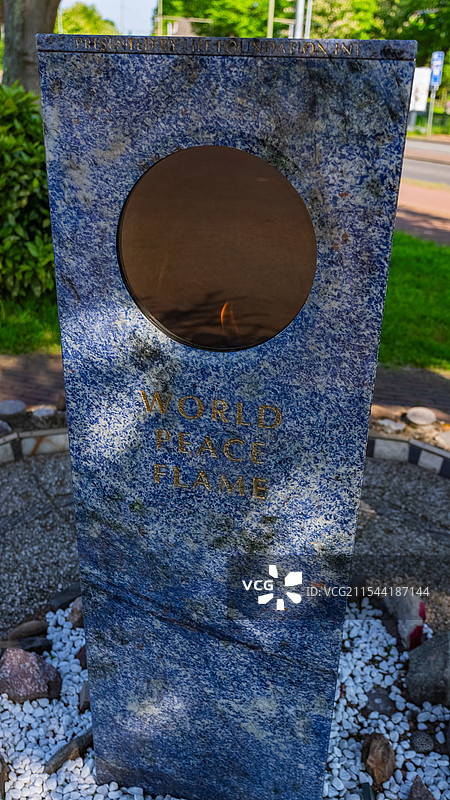 海牙和平宫前正在燃烧的世界和平之火特写图片素材