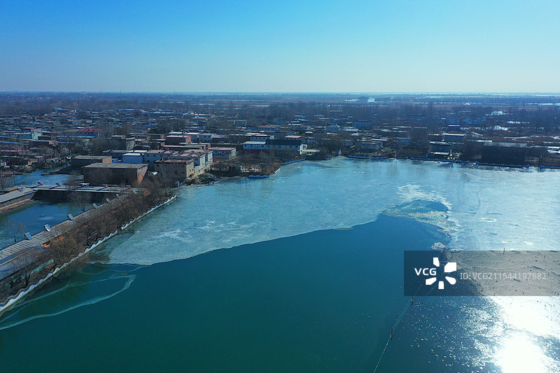 冰湖碧水苇连天，野鸭水鸟尽情欢明珠映衬雄安美，天然画卷空气鲜郭里口图片素材