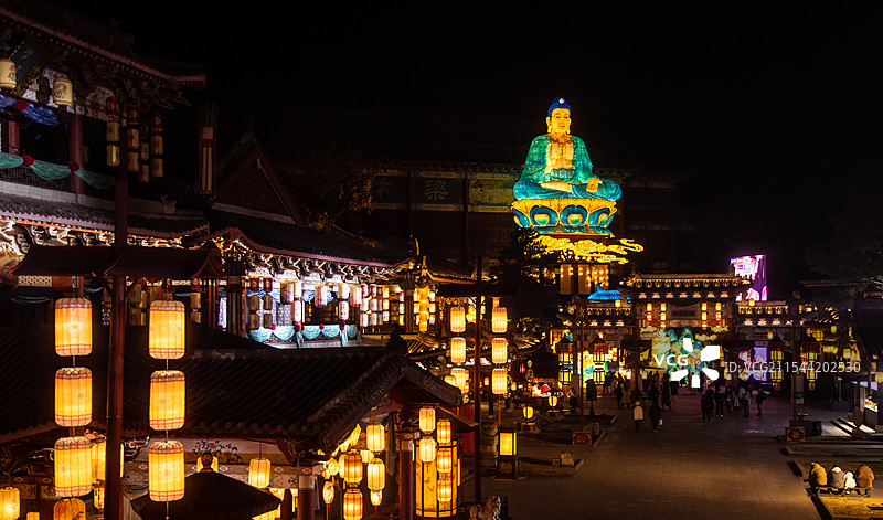 浙江东阳横店清明上河图景区，蛇年新春灯会布置图片素材