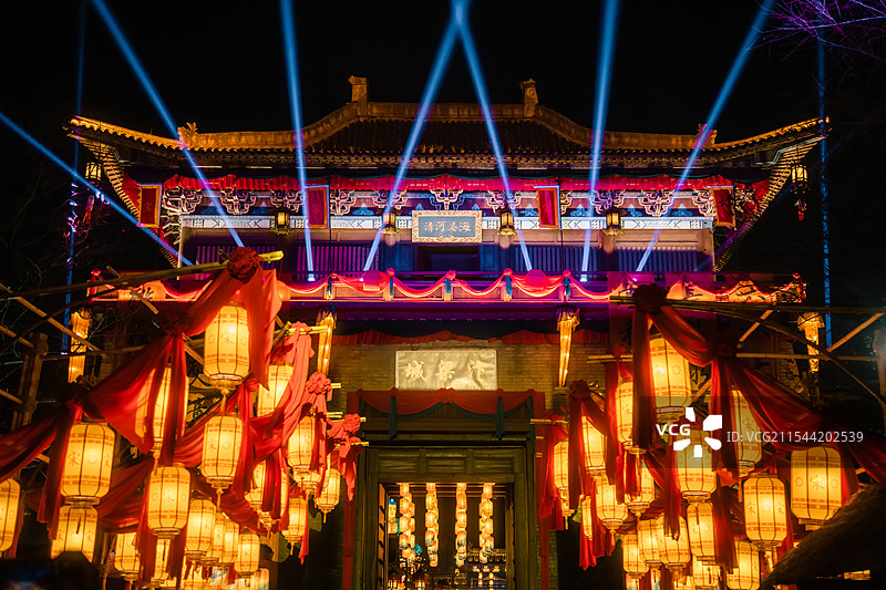 浙江东阳横店清明上河图景区，蛇年新春灯会布置图片素材