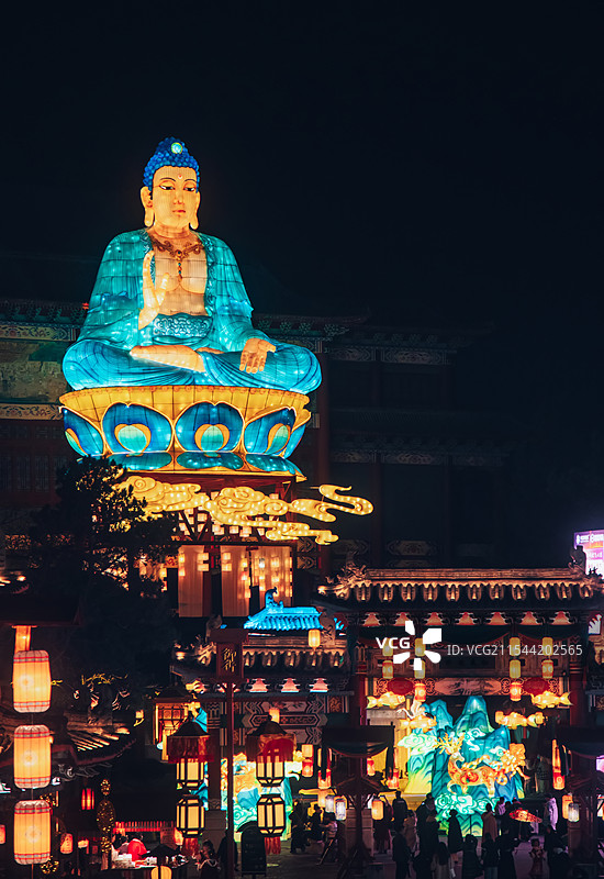 浙江东阳横店清明上河图景区，蛇年新春灯会布置图片素材