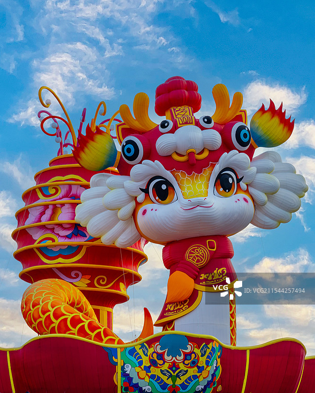 西安大唐不夜城的蛇年灯会图片素材