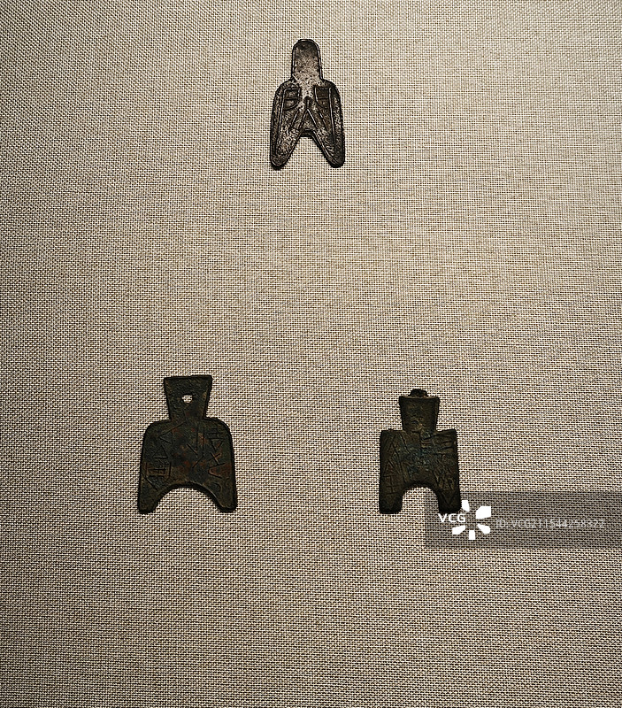 “安邑半新”桥足布【战国]“蔺”字圆足布【战国]| “阴晋半鲂”桥足布，【战国]图片素材