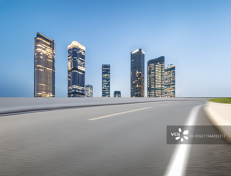 城市天际线与公路，北京望京CBD地标建筑，城市风光，大数据互联网概念背景，物联网图片素材